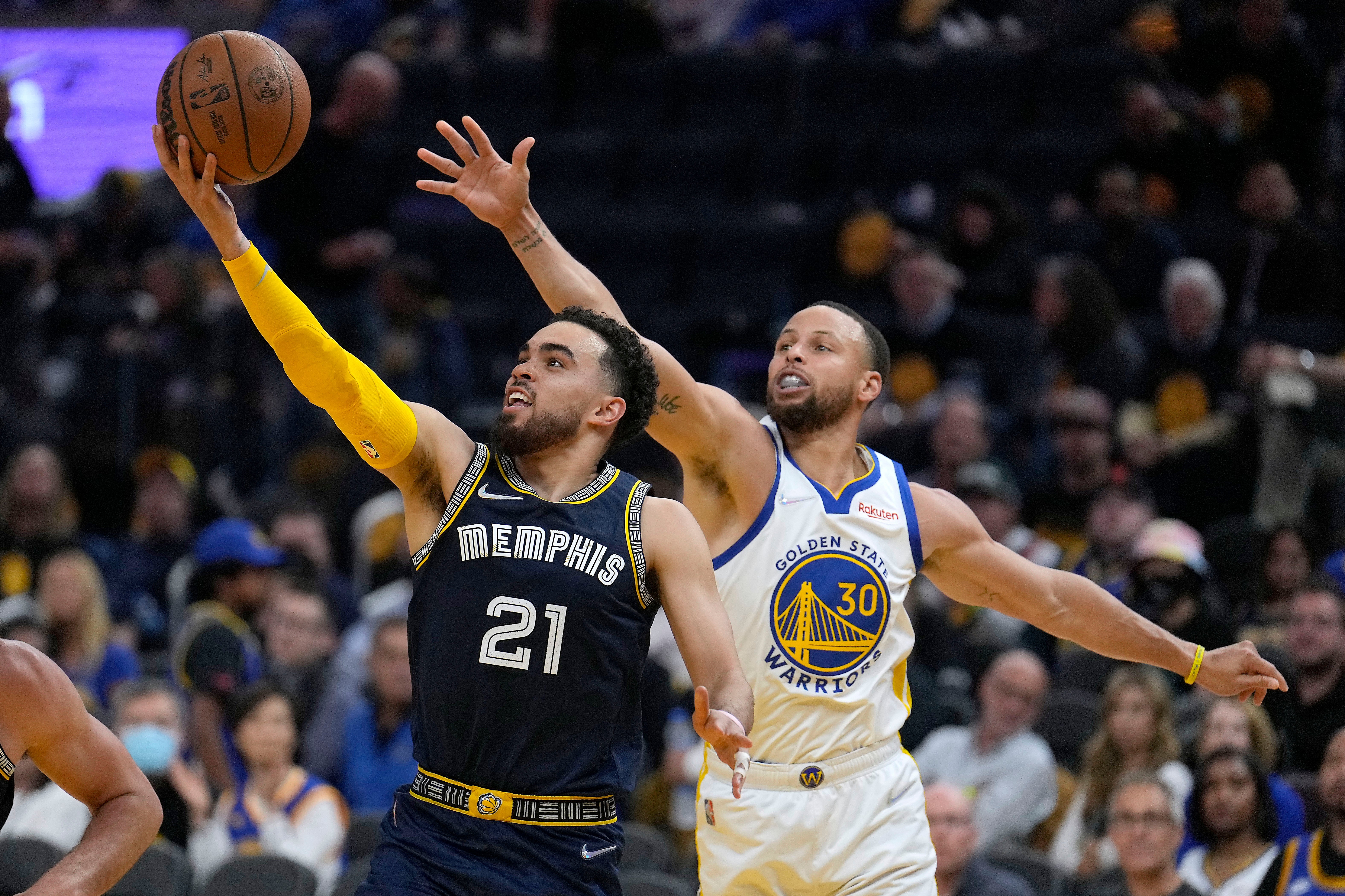 Curry Y Warriors Remontan Ante Grizzlies Para 3-1 En Serie ...