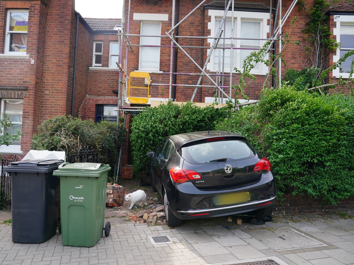 Car crashes into garden of Prime Minister&rsquo;s south London townhouse