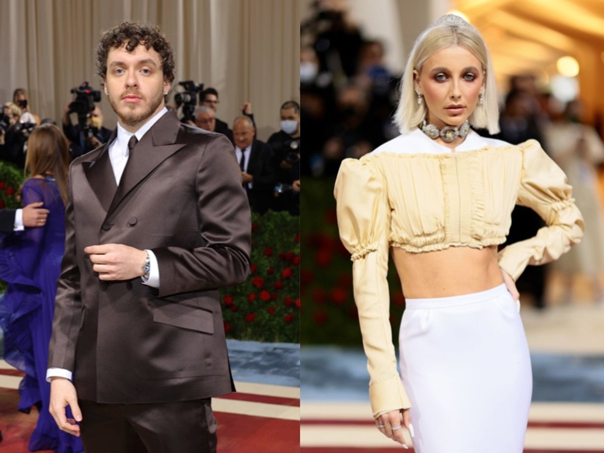 Met Gala 2021 Red Carpet with Emma Chamberlain 