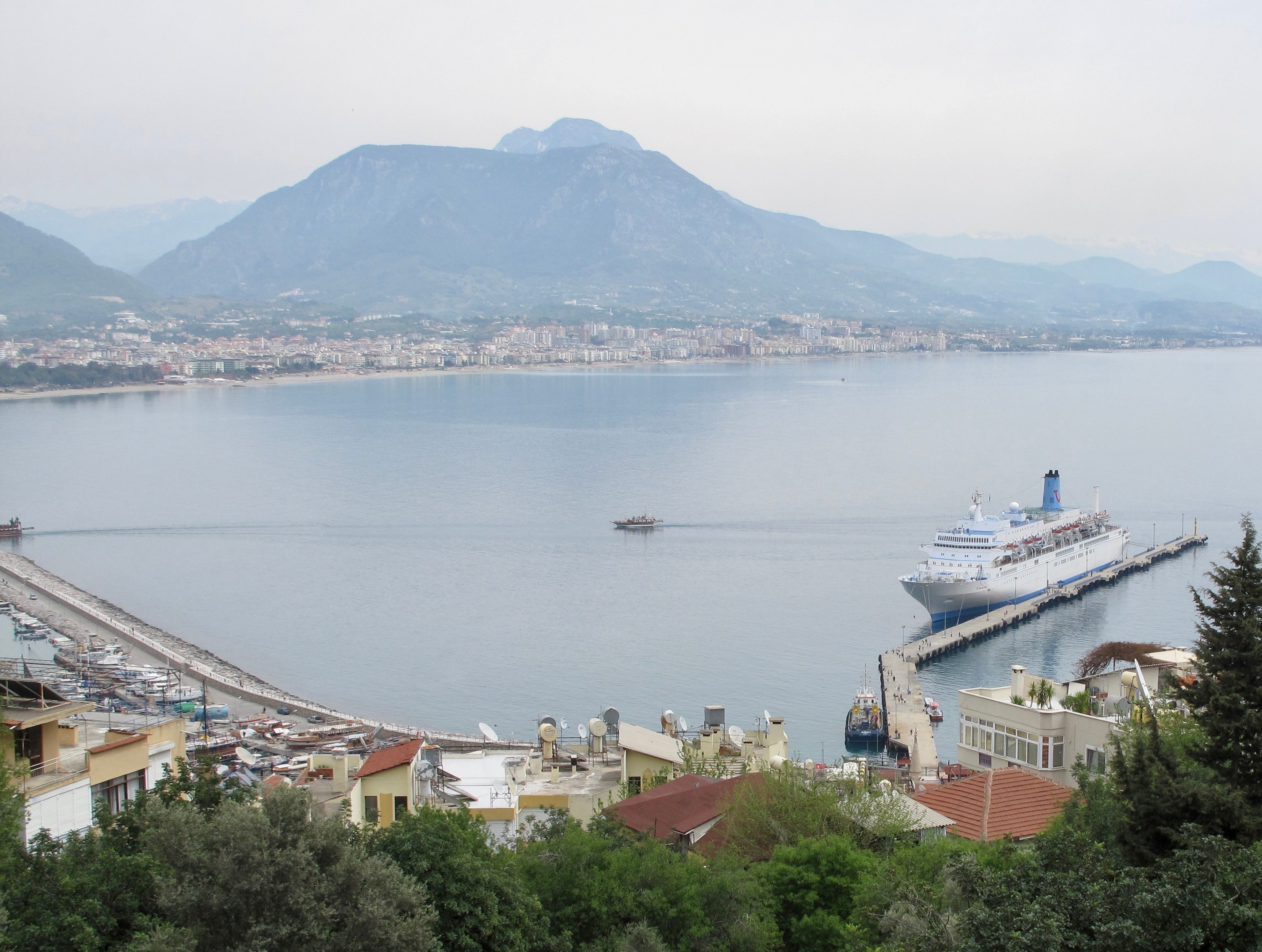 Space challenge: Alanya in Turkey, with a Tui cruise ship in port