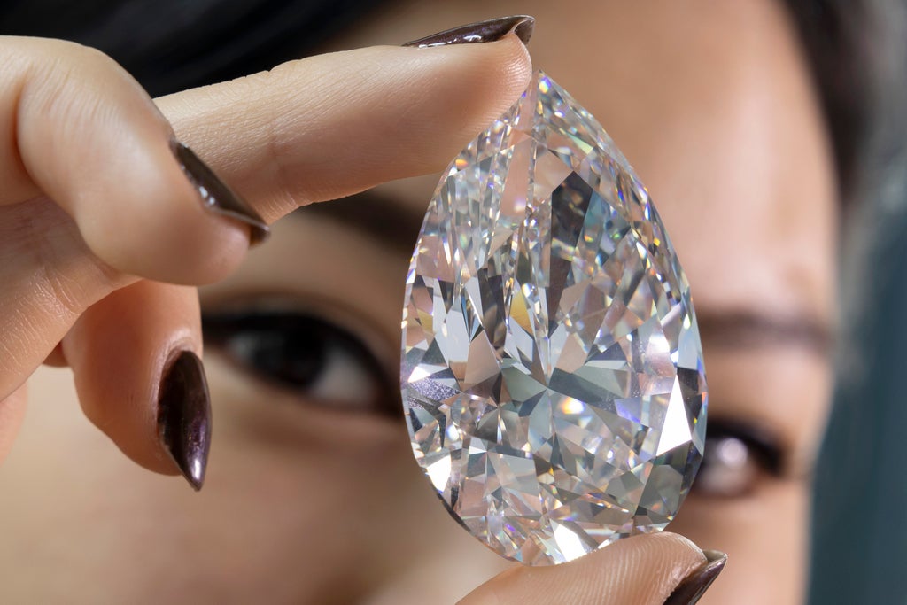 Egg-sized diamond fetches over $21M with fees at Geneva sale