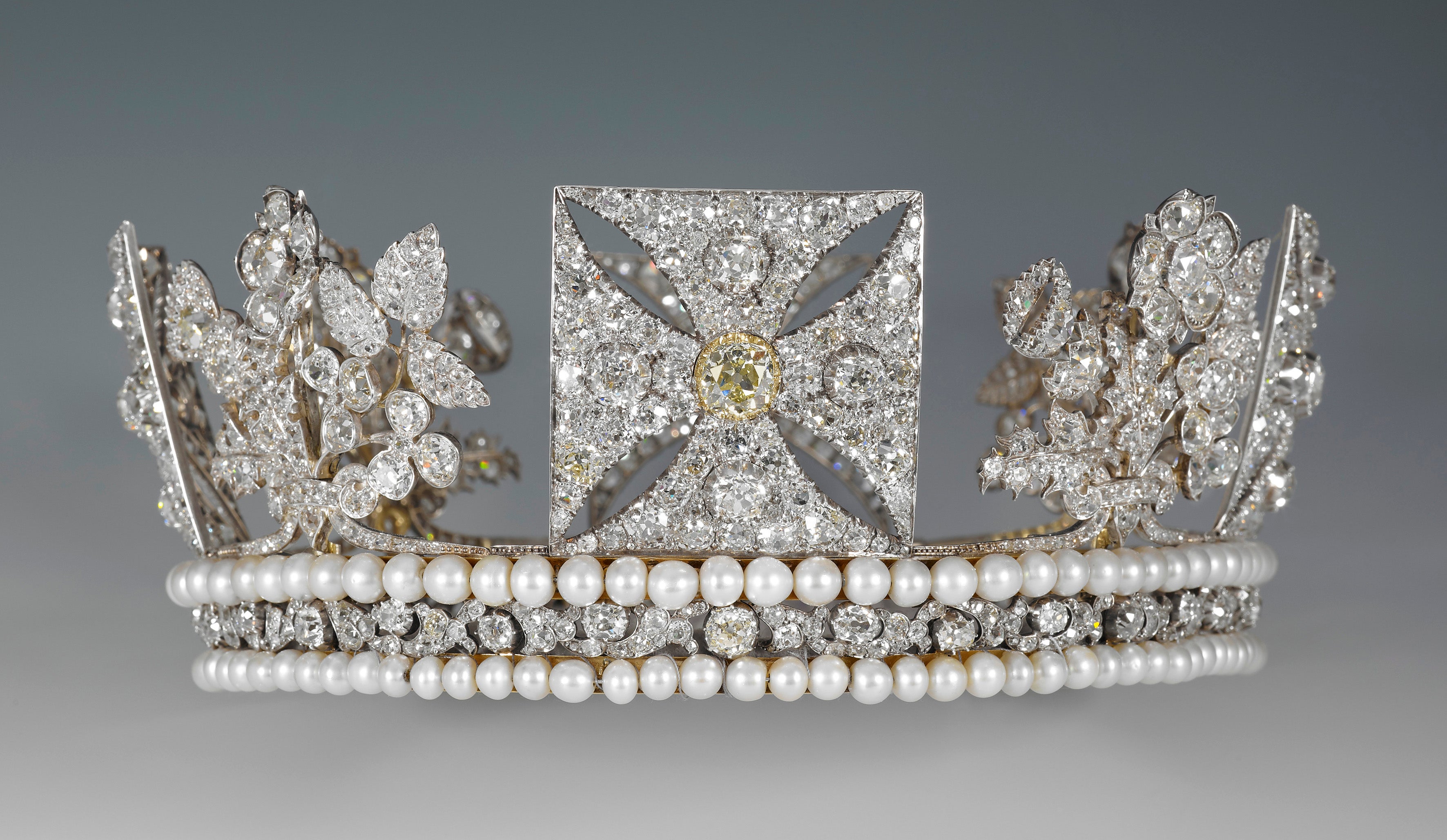 How Turquoise Replaced Emeralds in This Royal Diadem