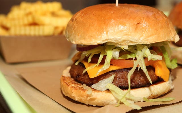 <p>Restaurants that highlighted lower-emissions food, such as veggie burgers, found customers were more likely to choose them </p>