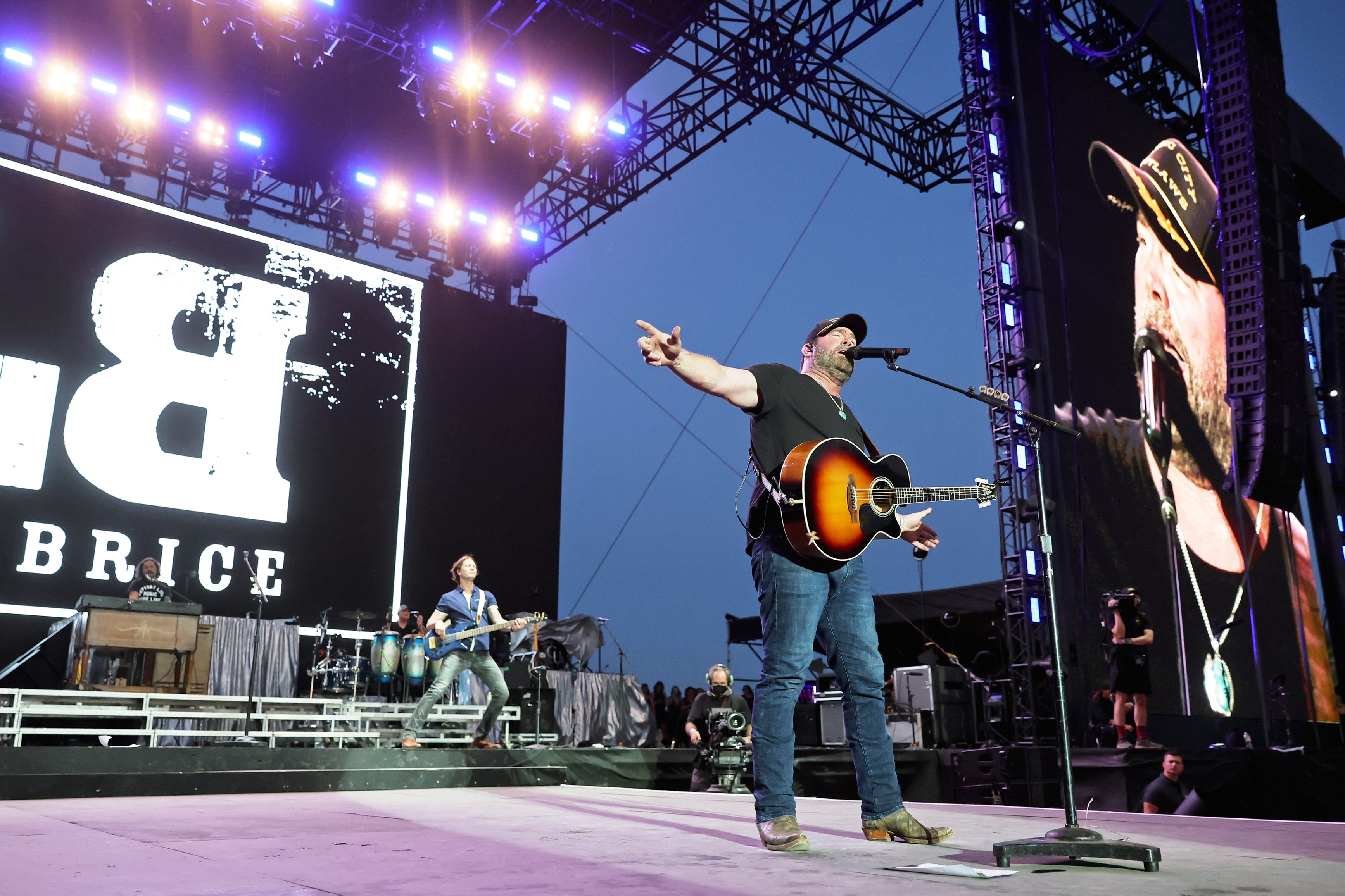 Lee Brice performs onstage at the 2022 Stagecoach Festival