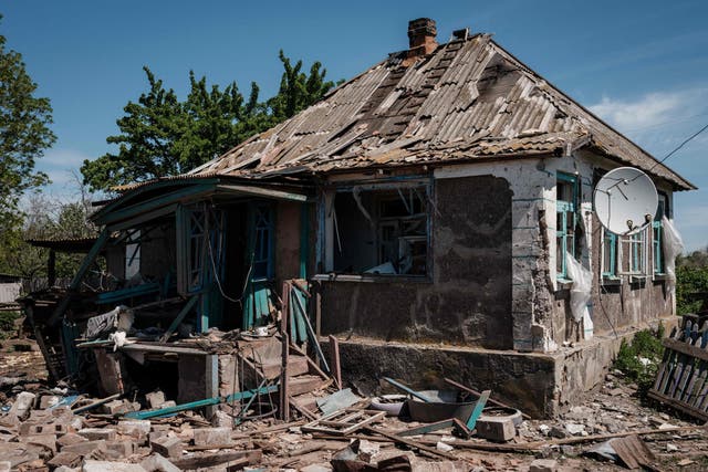 <p>A destroyed house in eastern Ukraine </p>