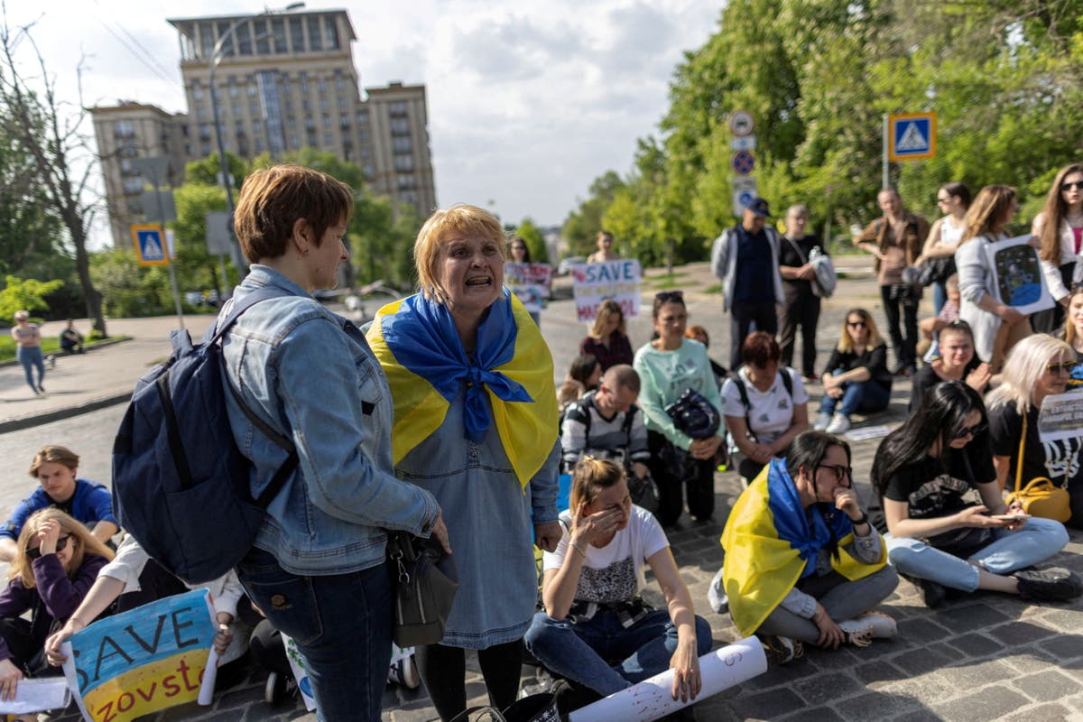 Relatives of Mariupol steel mill fighters plead for help: ‘They’re abandoning our soldiers’