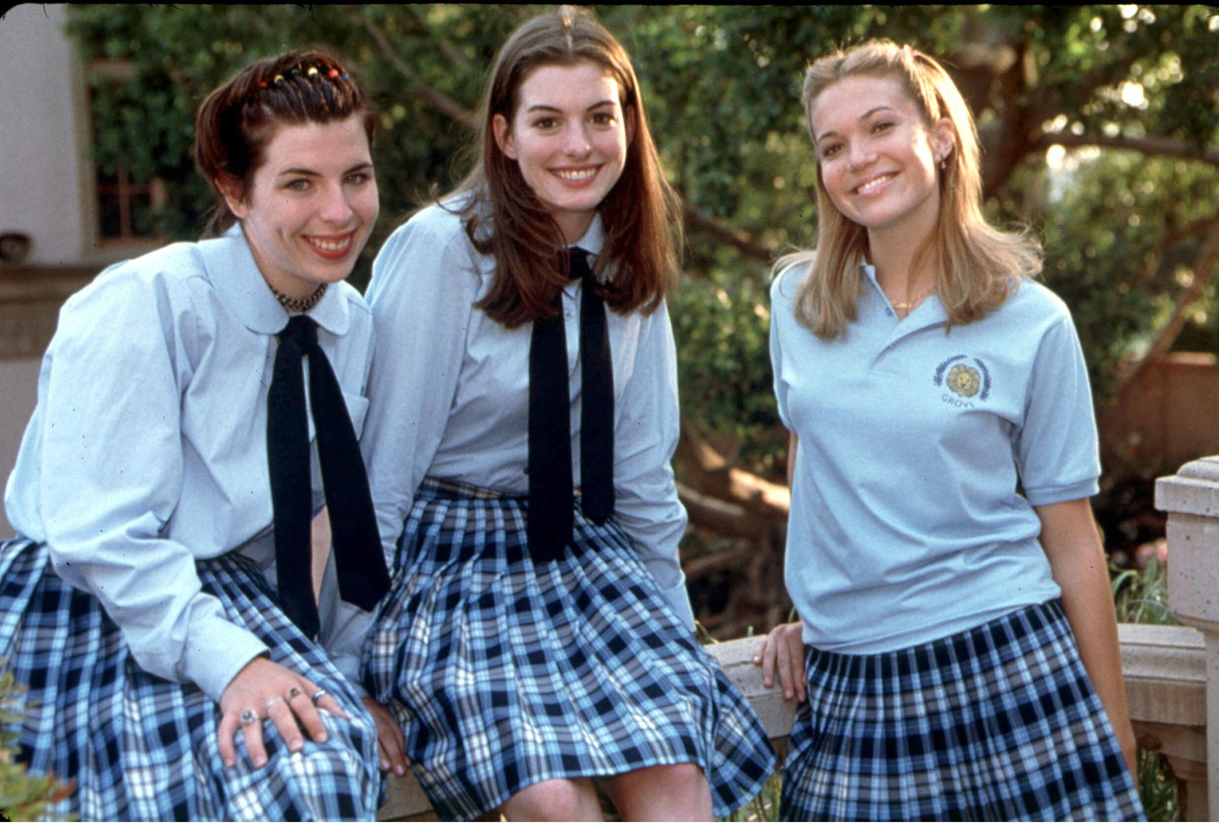 Anne Hathaway, Heather Matarazzo and Mandy Moore in ‘The Princess Diaries’ in 2001