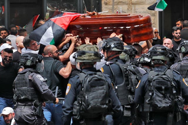 <p>Violence erupts between Israeli security and mourners from carrying the casket of slain  Al-Jazeera journalist </p>