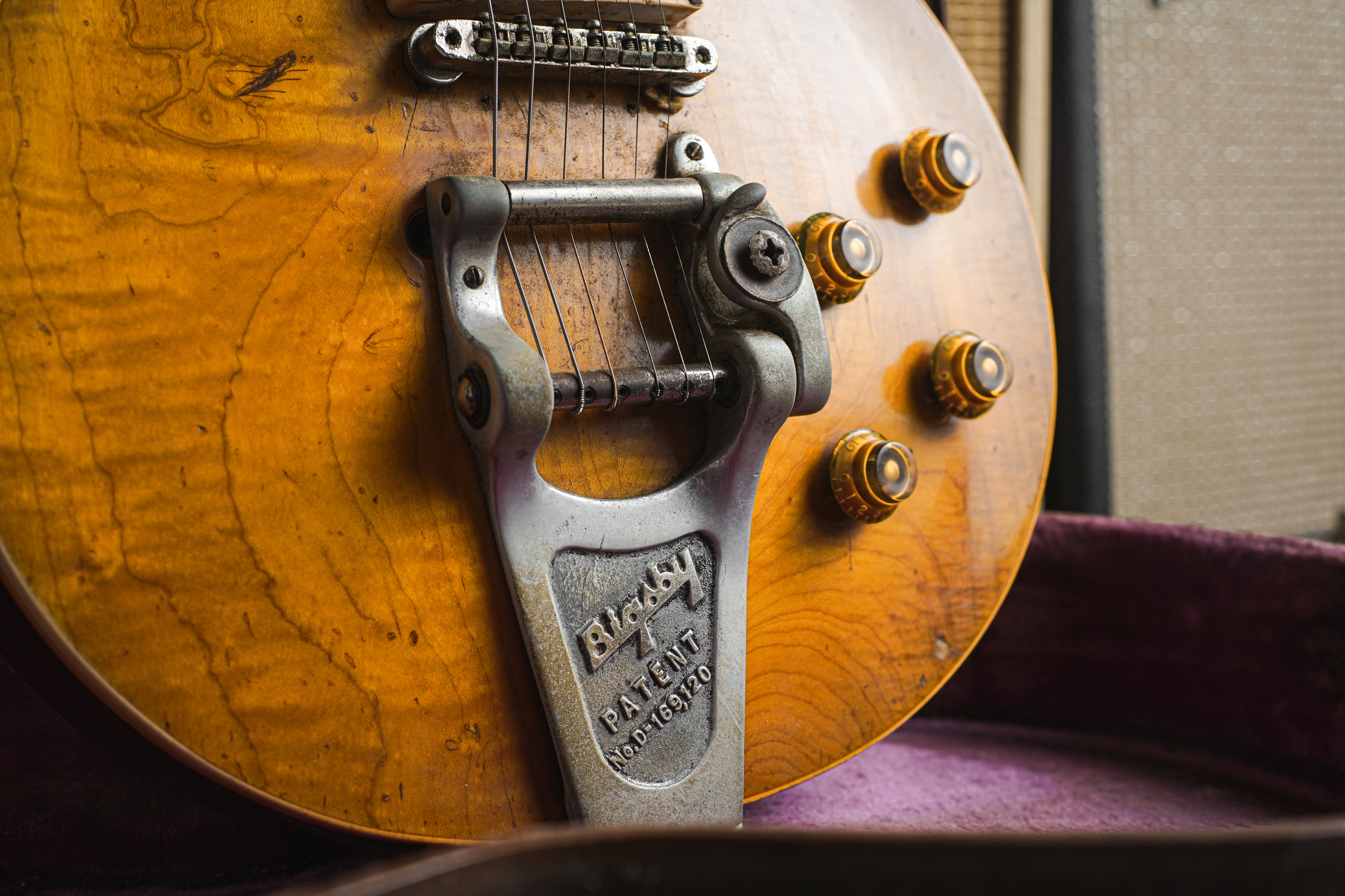 The Gibson Les Paul Standard has been snapped up by Joe Bonamassa - after its unsuspecting British owner brought it into a guitar shop to be valued