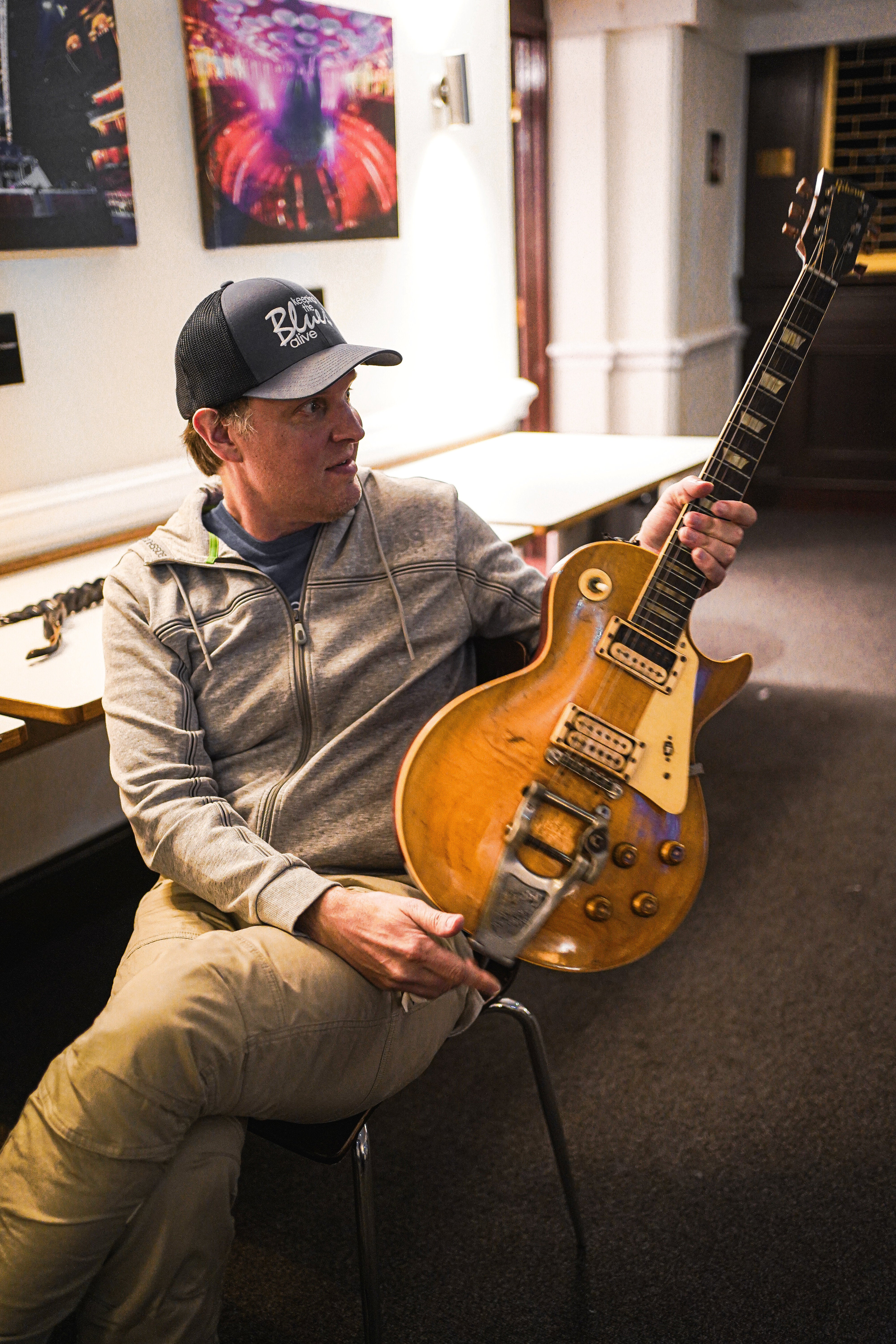 American artist Joe Bonamassa with his newly purchased Gibson Les Paul
