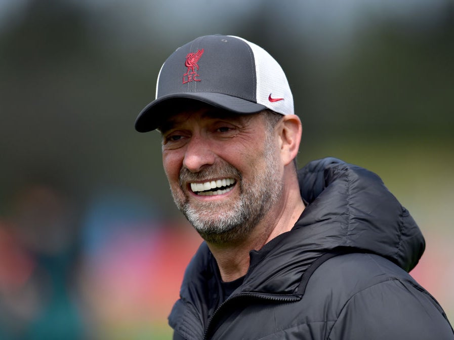 Jurgen Klopp oversees training ahead of the FA Cup final