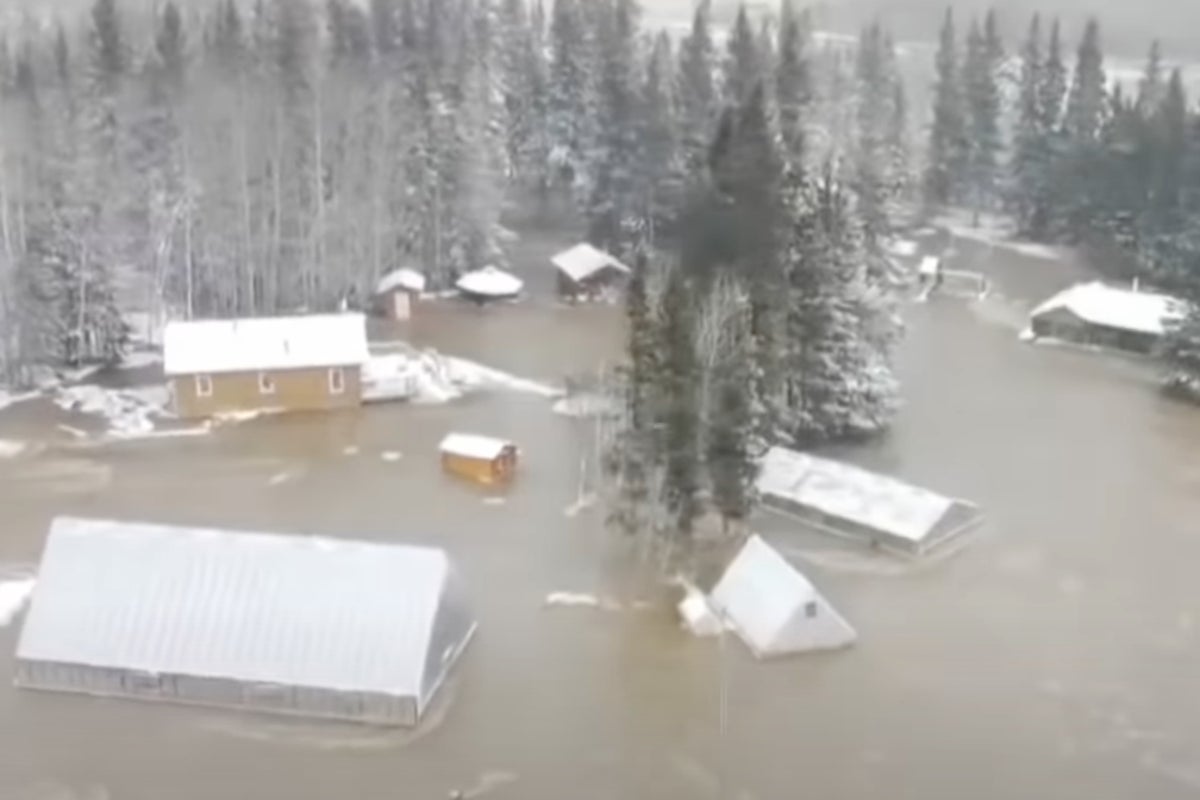 First Nation Disaster Thousands evacuate First Nations town amid flooding in Canada | The ...