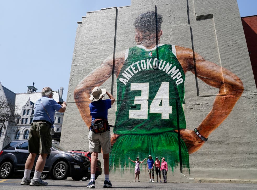BUCKS-ANTETOKOUNMPO-MURAL