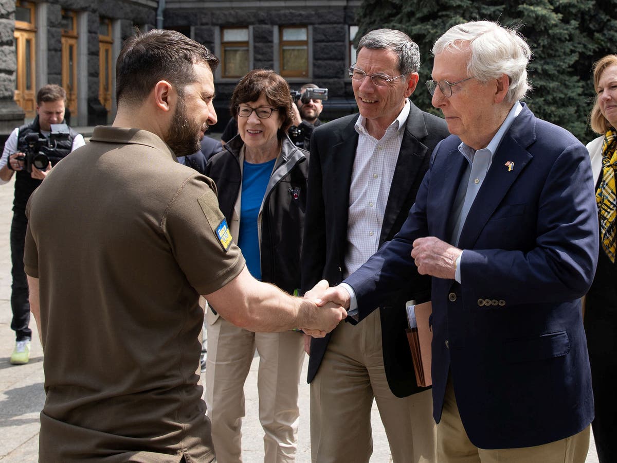 Rússia – Notícias da guerra na Ucrânia ao vivo: Mitch McConnell encontra Zelensky em Kiev enquanto a Rússia ameaça a Grã-Bretanha