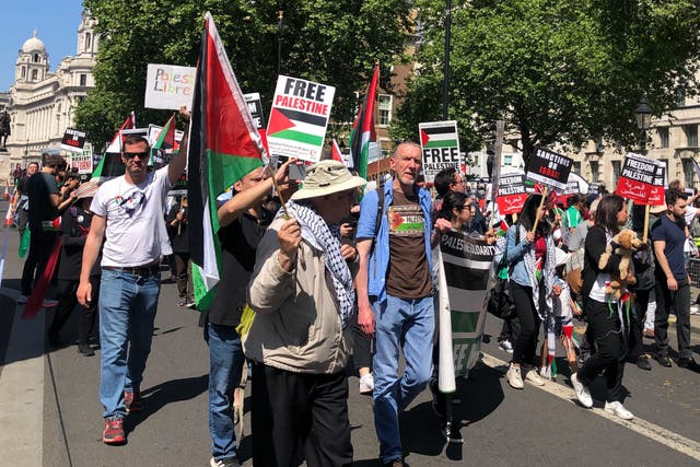 <p>Protesters marched through central London in solidarity with the Palestinian people </p>