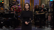 Selena Gomez confirms she’s single in SNL opening monologue