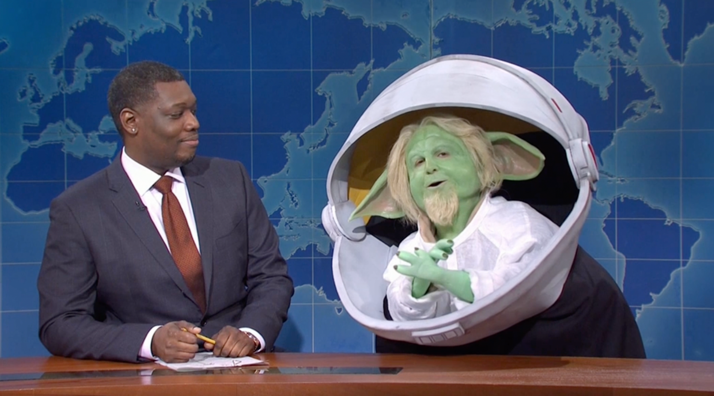 Michael Che and Baby Yoda SNL