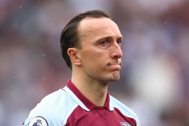 <p>Mark Noble holds back tears after playing his final home game for West Ham</p>