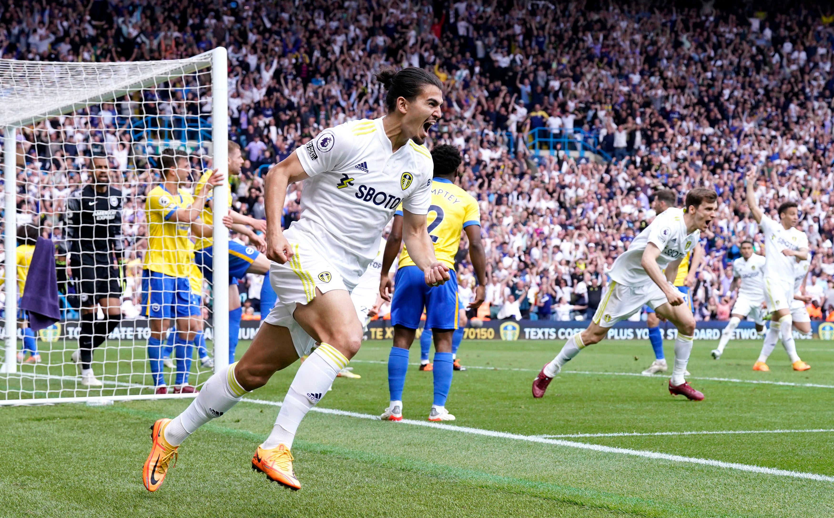 Pascal Struijk celebrates scoring