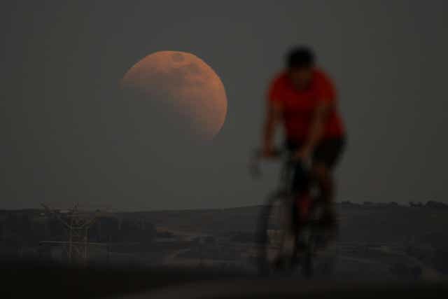 <p>Lunar Eclipse Photo Gallery</p>