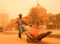 Iraqi merchants struggle on amid series of strong sandstorms