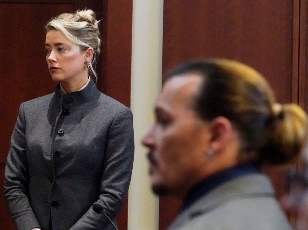 Amber Heard recounts police being called after Johnny Depp attacked her as court shown photos of her injuries