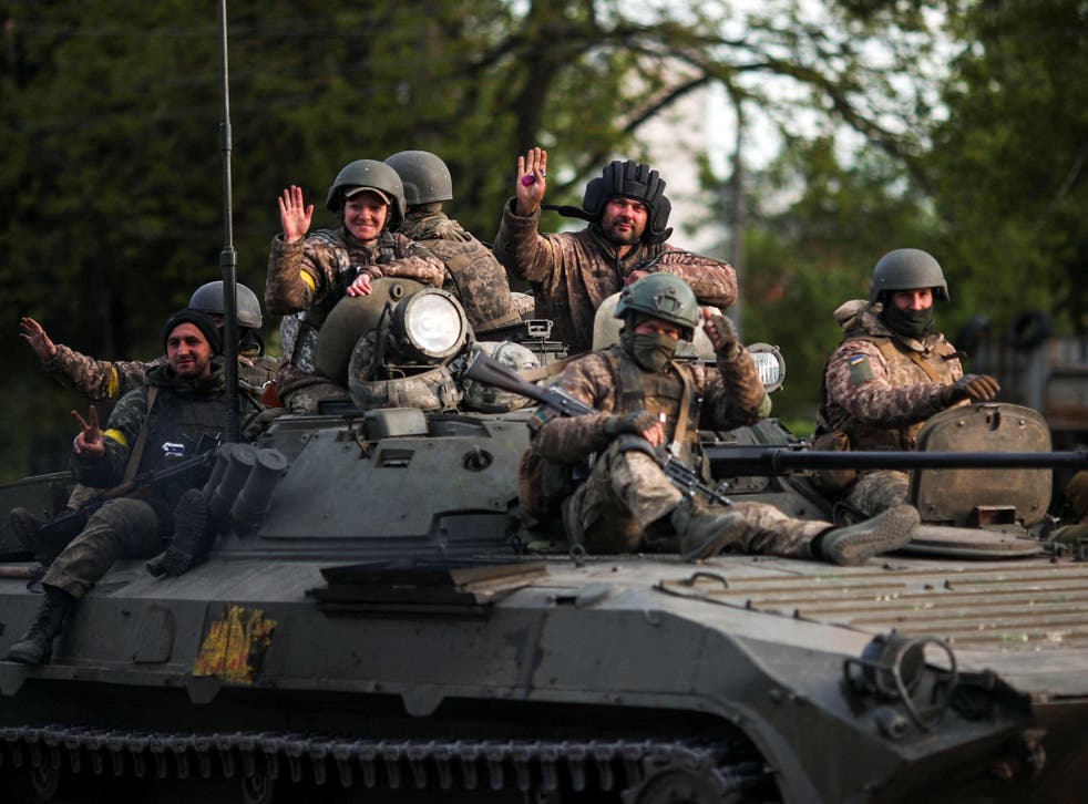 <p>Ukrainian forces in Kharkiv on Monday </p>