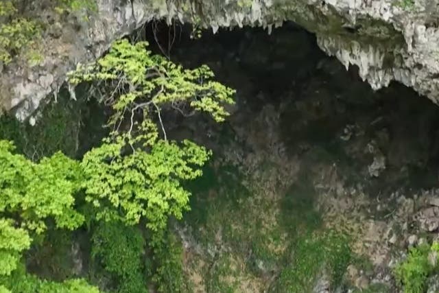 Un equipo de exploración de cuevas descubrió un sumidero gigante en el sur de China, lo que eleva a 30 el número de sumideros de este tipo en el condado.