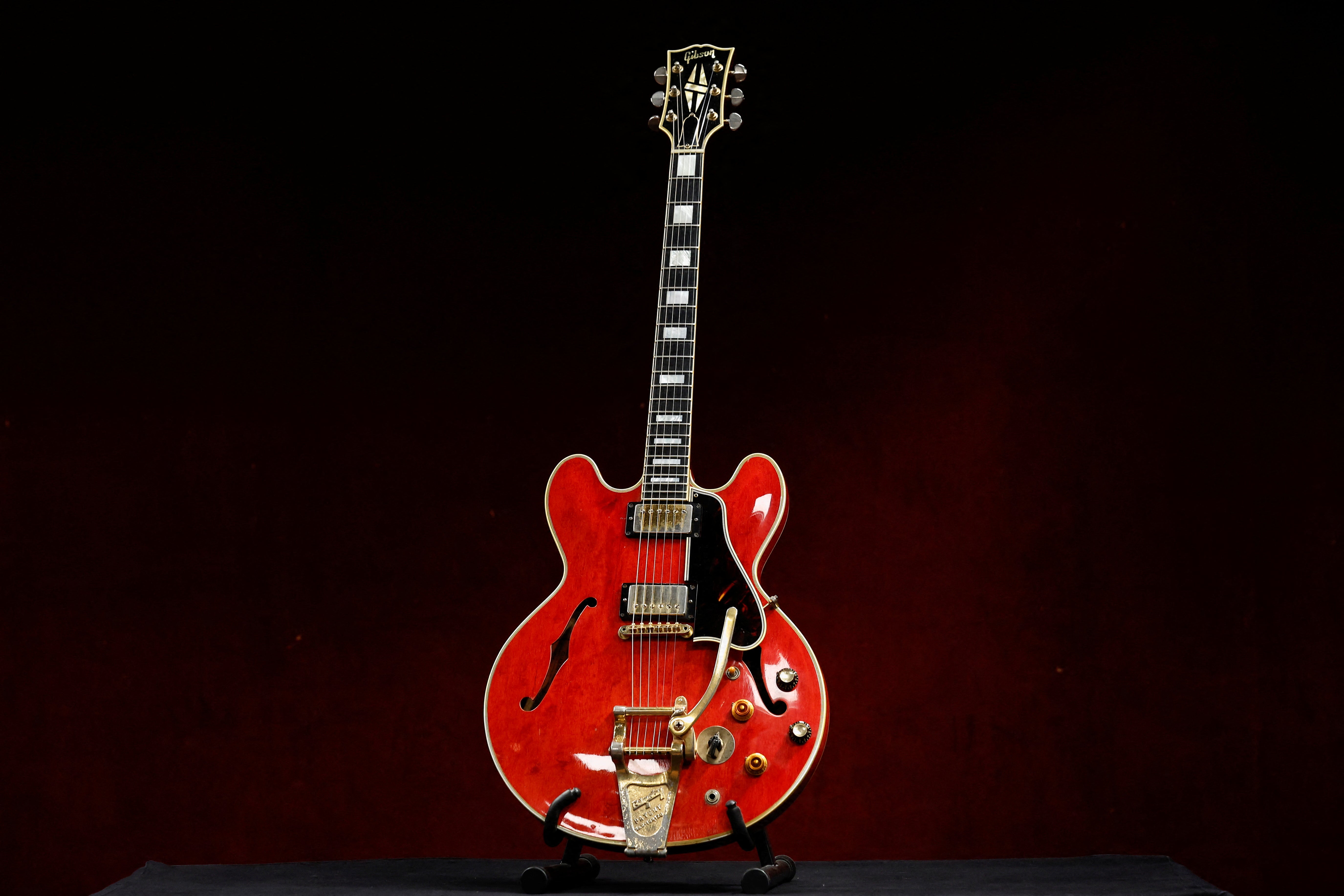 The red Gibson ES-355