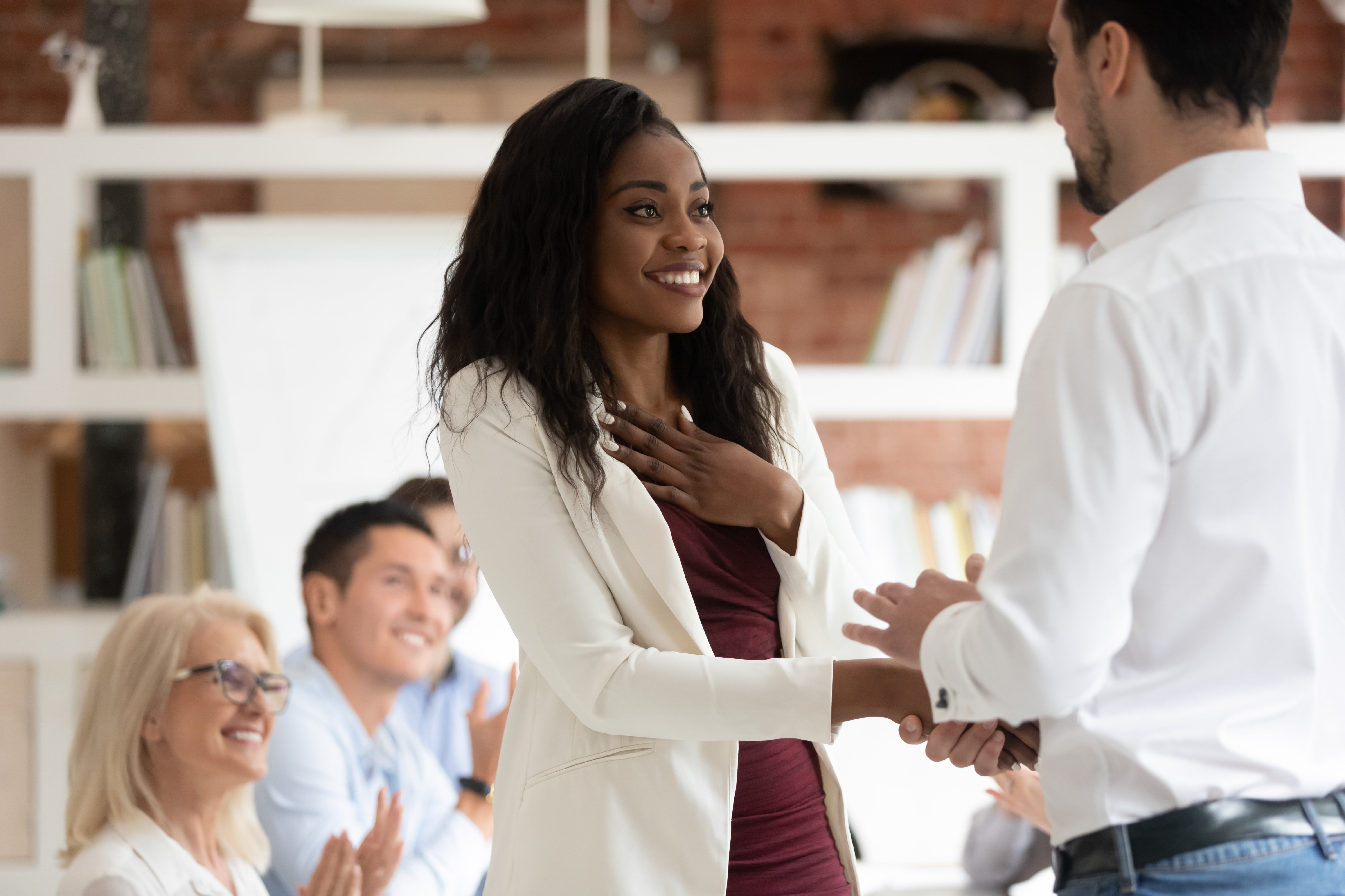 Employee rewards. Подарок счастливый темнокожий. Showing gratitude. Colleague recognition. Happy Employees.