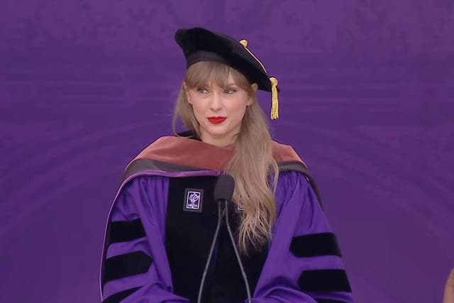 <p>Taylor Swift at NYU commencement ceremony</p>