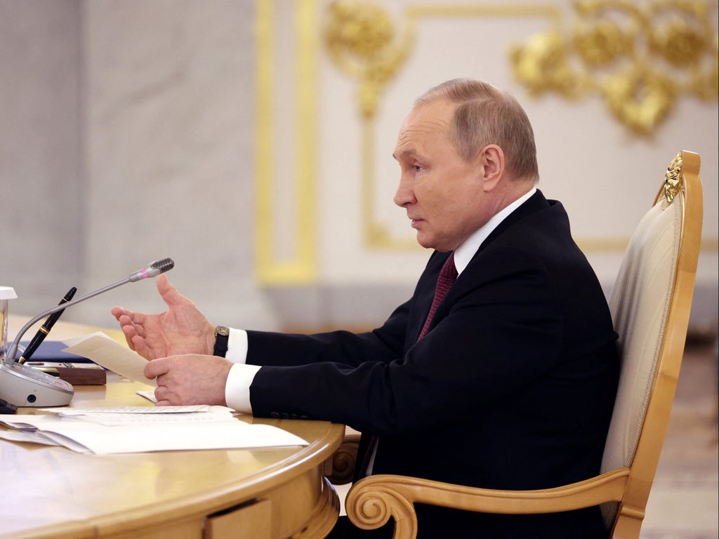 Eski ABD Rusya danışmanı Putin'in kendine özgü kokusunu hatırlıyor ve gözlüğe ihtiyacı olduğunu söylüyor