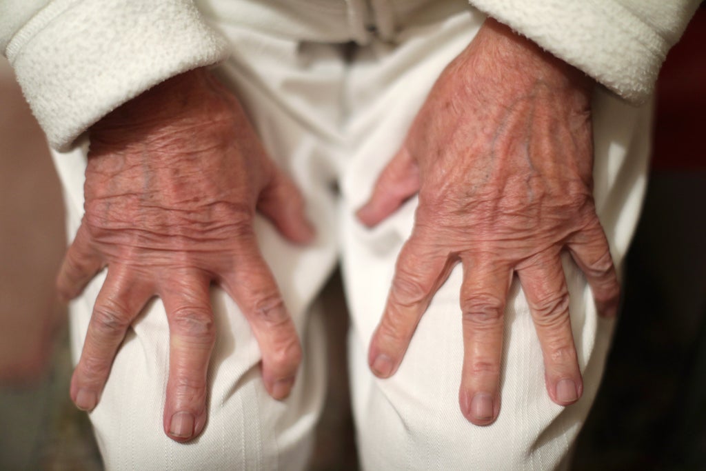 Risk factors for dementia may vary with age, study suggests