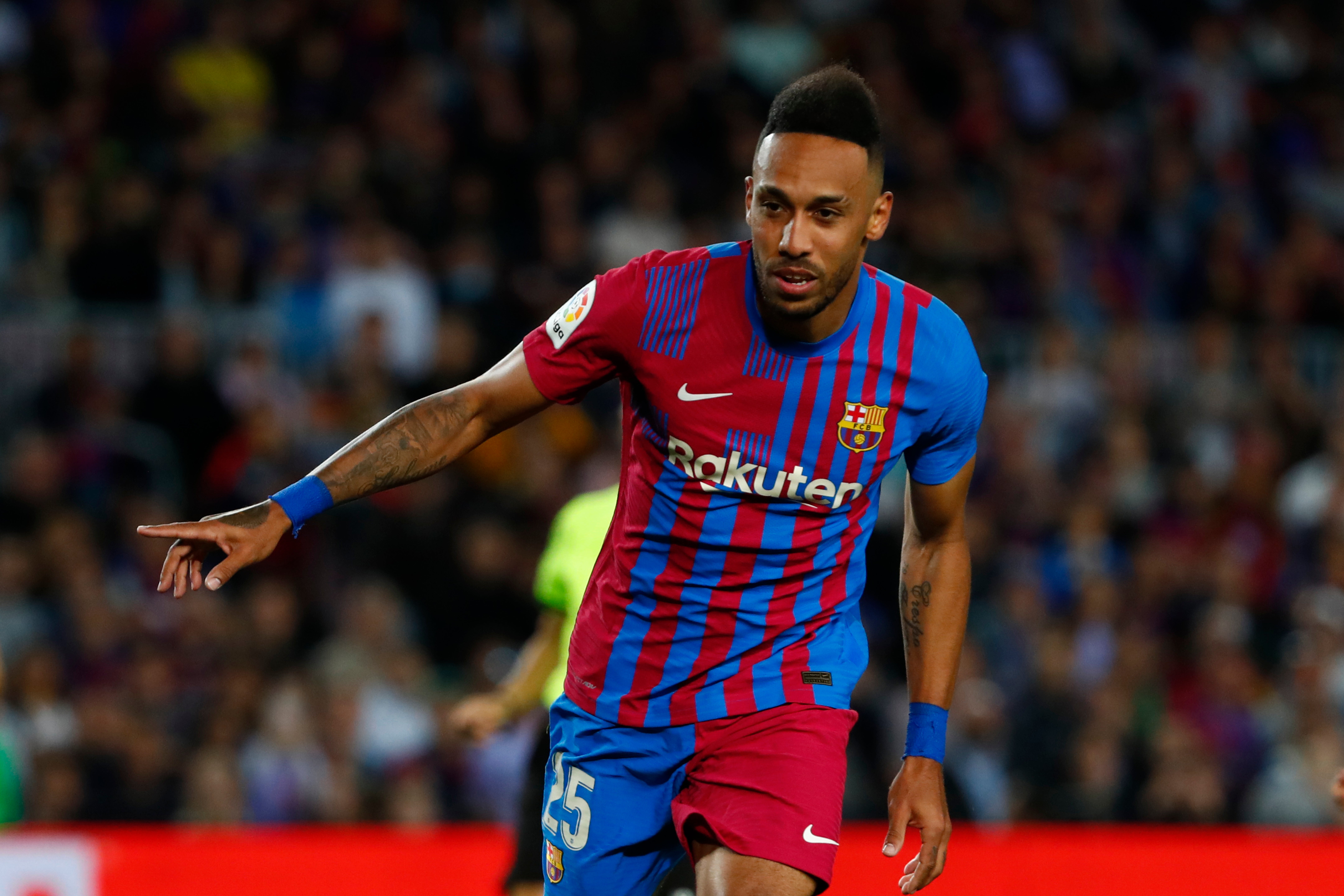 Aubameyang is not looking to leave Barcelona