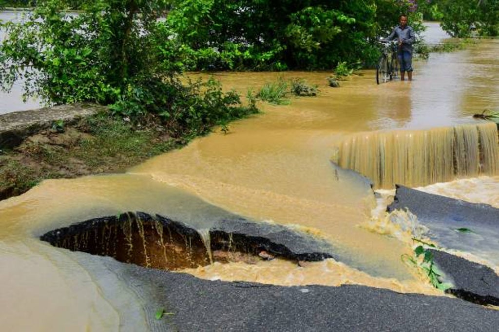 11 dead and over 600,000 displaced as rain lashes parts of India under the grip of heatwave