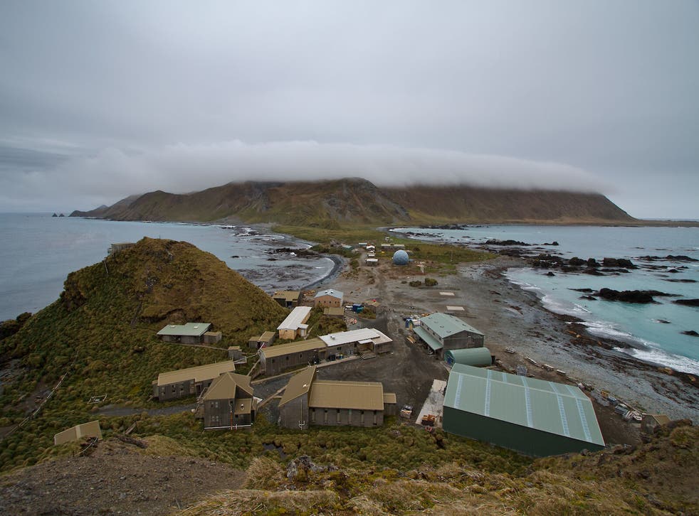 <p>File: Research station on Macquarie Island</p>