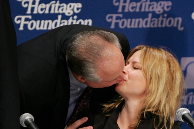<p>Rush Limbaugh kisses Mary Lynn Rajskub</p>