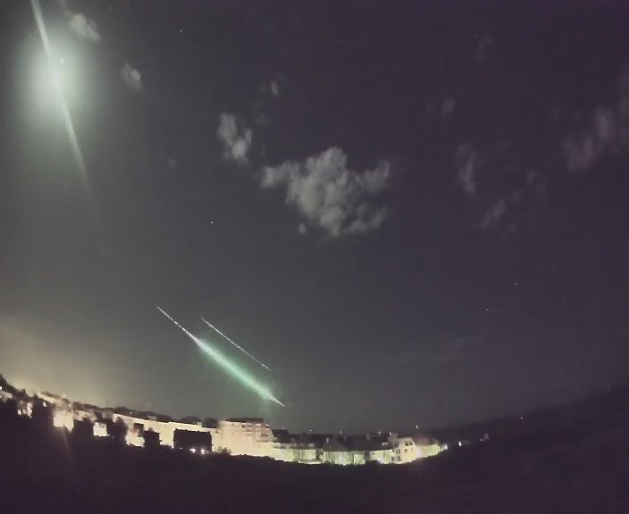 A image of the meteor as seen from Koksijde in Belgium with internal reflection