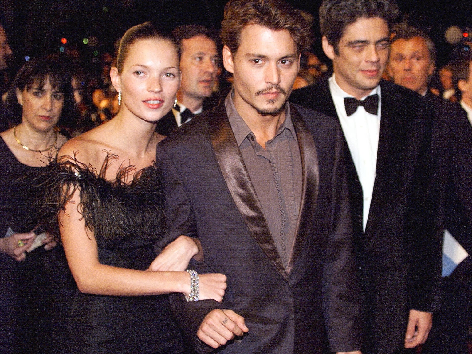 Actors Johnny Depp (C) and Benicio Del Toro (R) accompanied by model Kate Moss (2nd L) arrive, 15 May at the Palais des festivals for the screening of the film " Fear and Loathing in Las Vegas" by US director Terry Gilliam