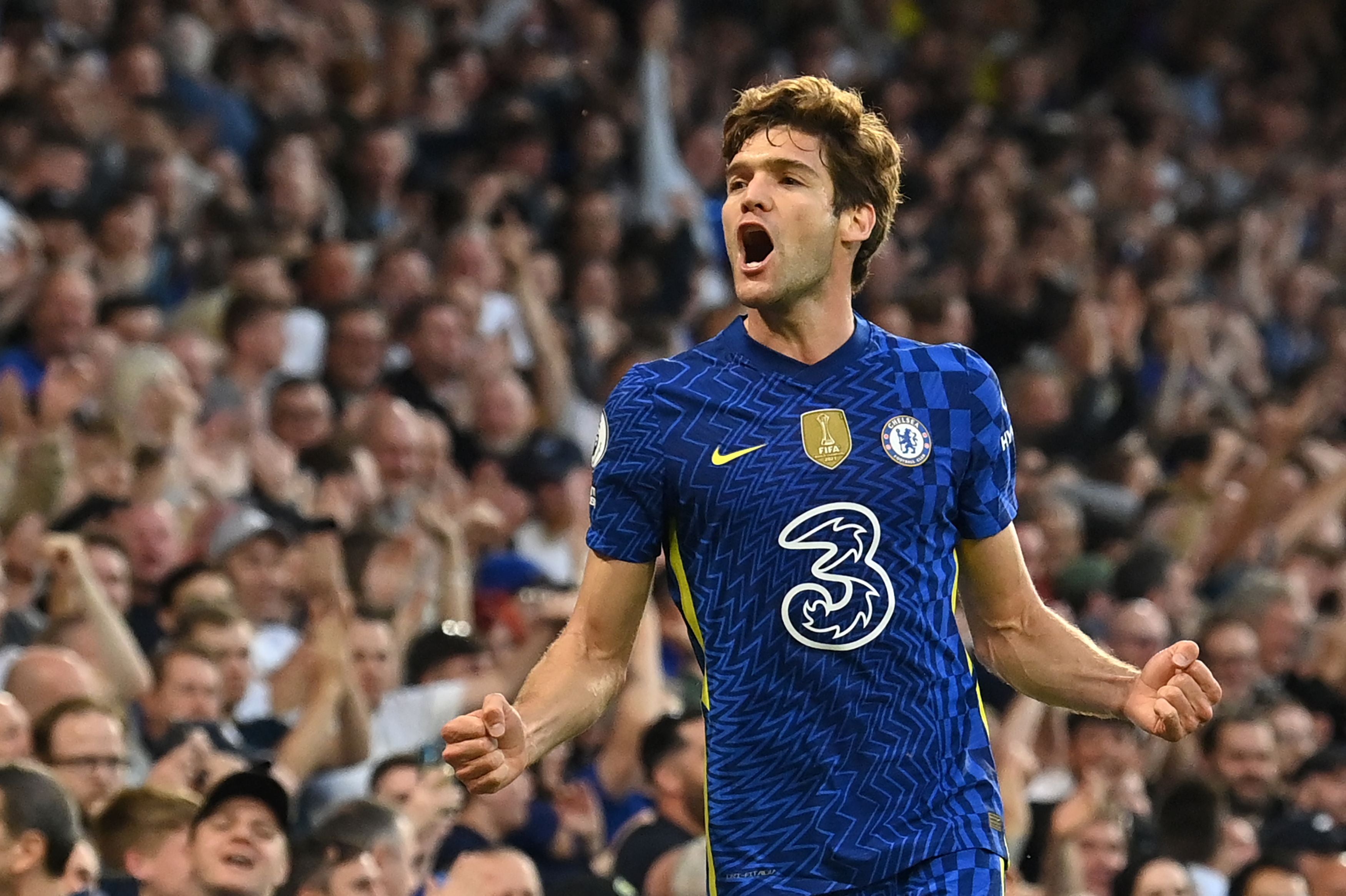 <p>Chelsea's Spanish defender Marcos Alonso celebrates after scoring</p>