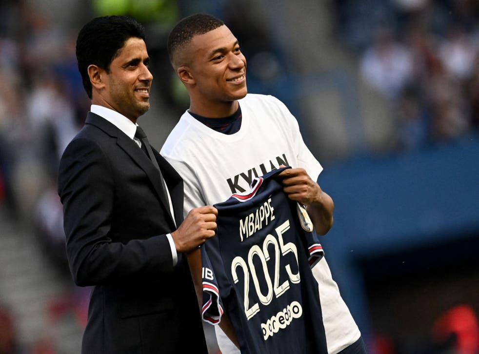 <p>Kylian Mbappe with PSG president Nasser Al-Khelaifi after signing his new contract  </p>