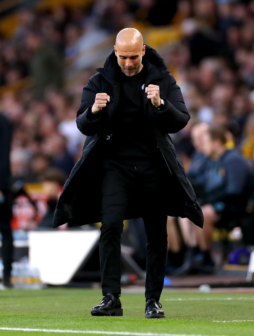 Pep Guardiola invites United fans to don Man City shirts ahead of title decider