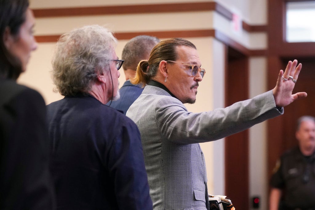 Heard'ın avukatları Depp'in iftira davasında delik açmaya çalışıyor