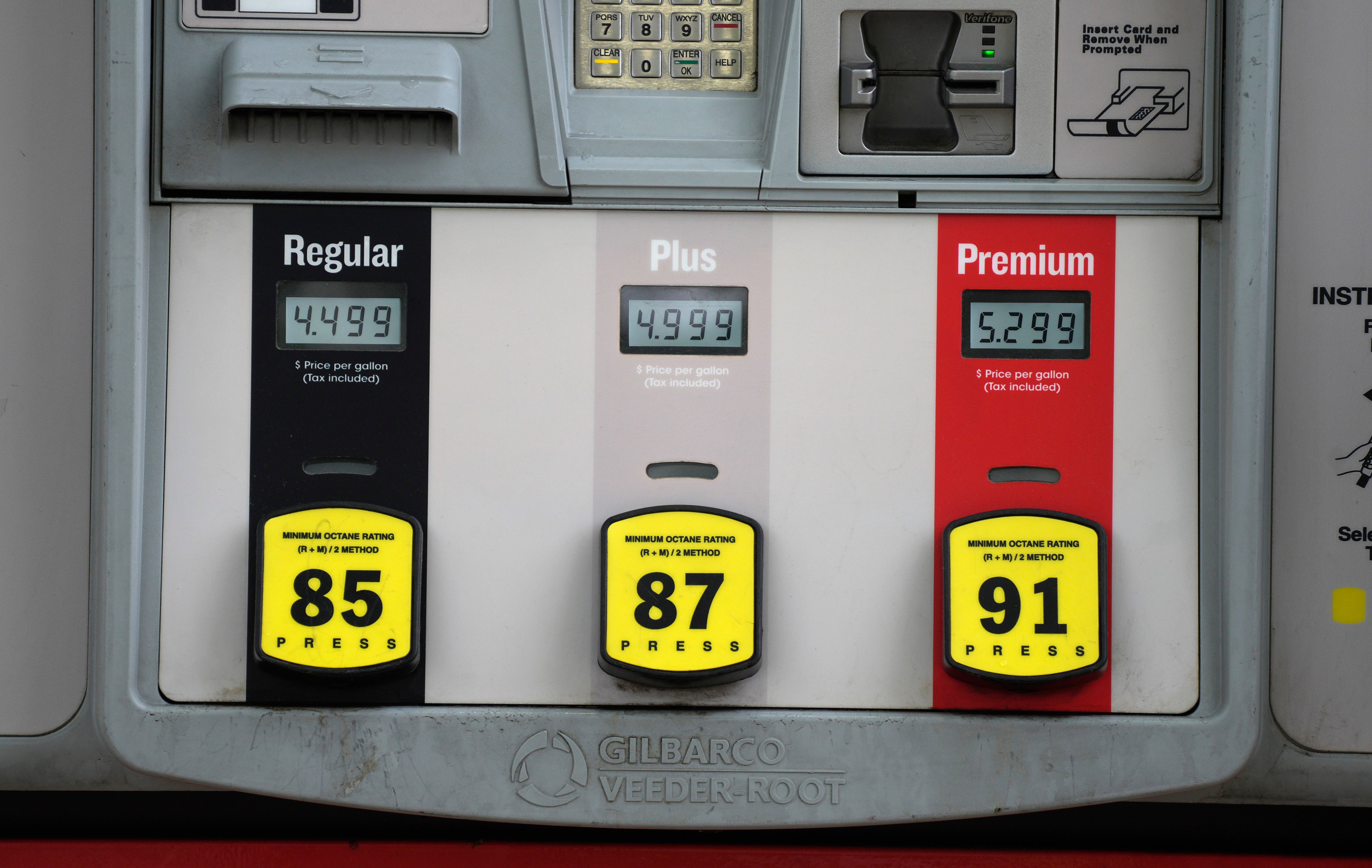 Average US gasoline price jumps 33 cents to $4.71 per gallon | The ...