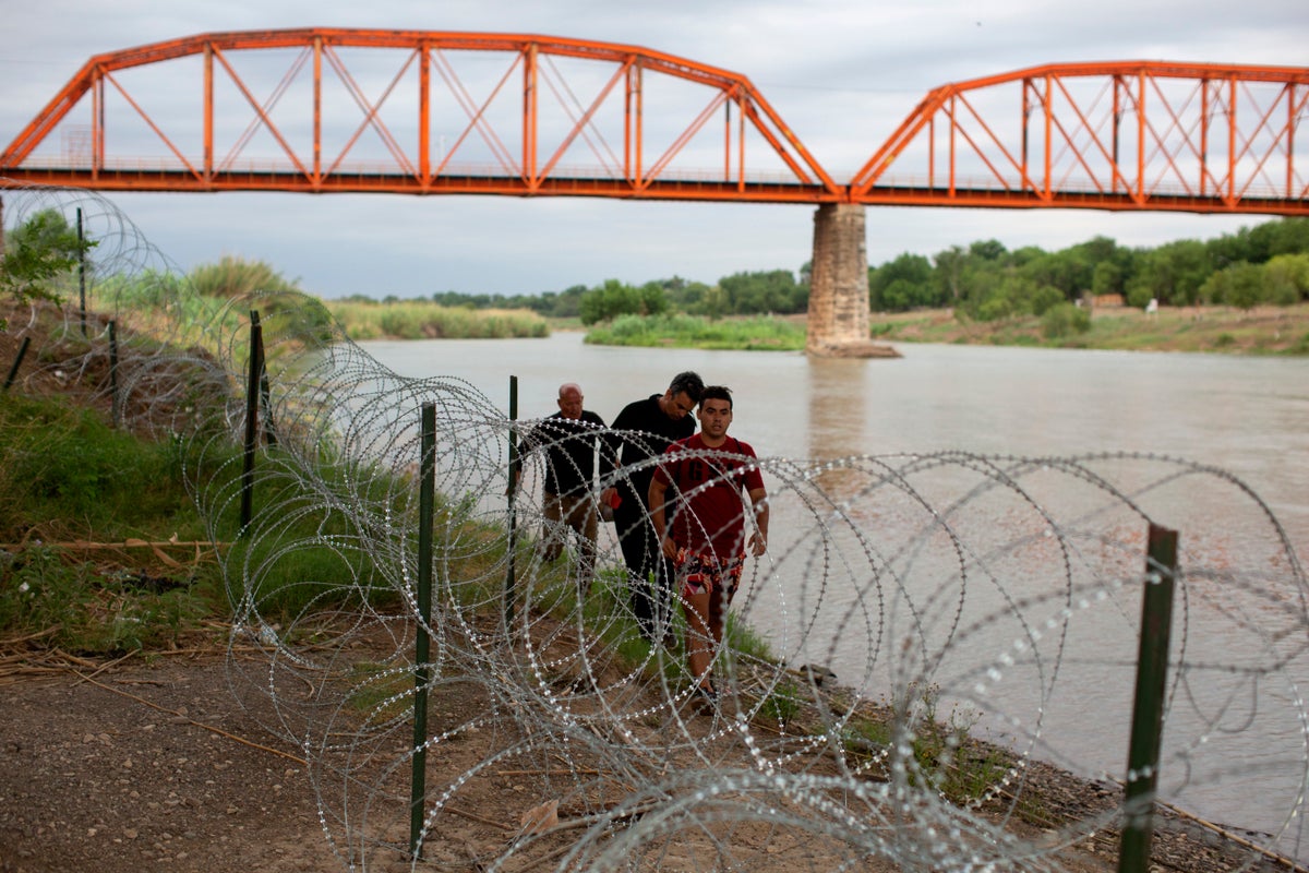 Migrant crossings at US border rise for 4th straight month