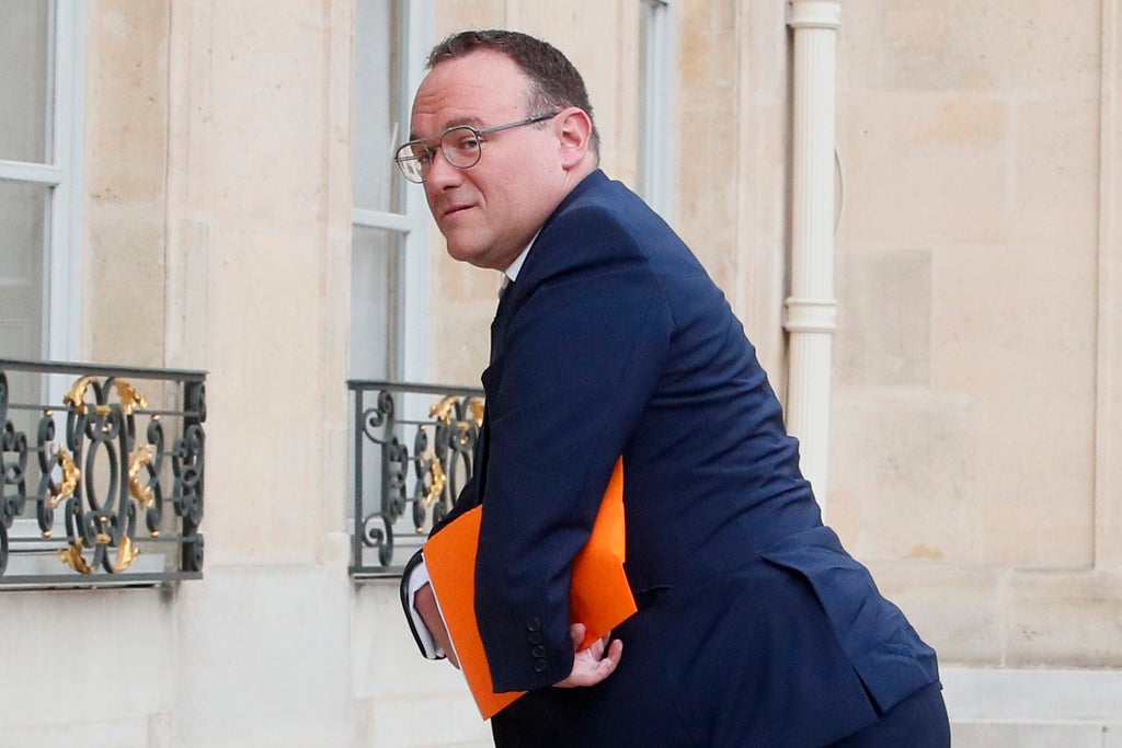 Fransa'nın yeni hükümetindeki bakan tecavüz iddialarını yalanladı
