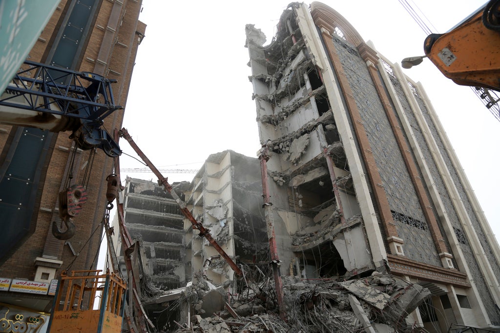 Death toll reaches 10 in building collapse in southwest Iran