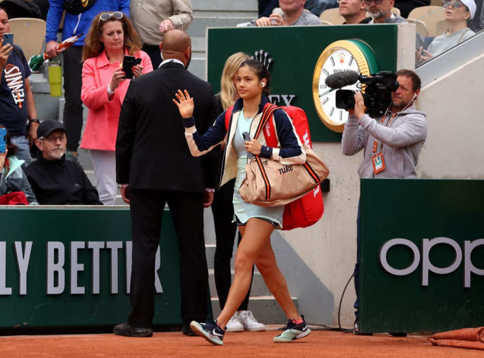 <p>Emma Raducanu arrives on court for her first-round match</p>