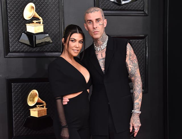KARDASHIAN-BARKER-BODA
