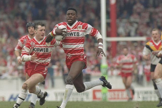 <p>Martin Offiah in action during the 1993 Challenge Cup Final</p>
